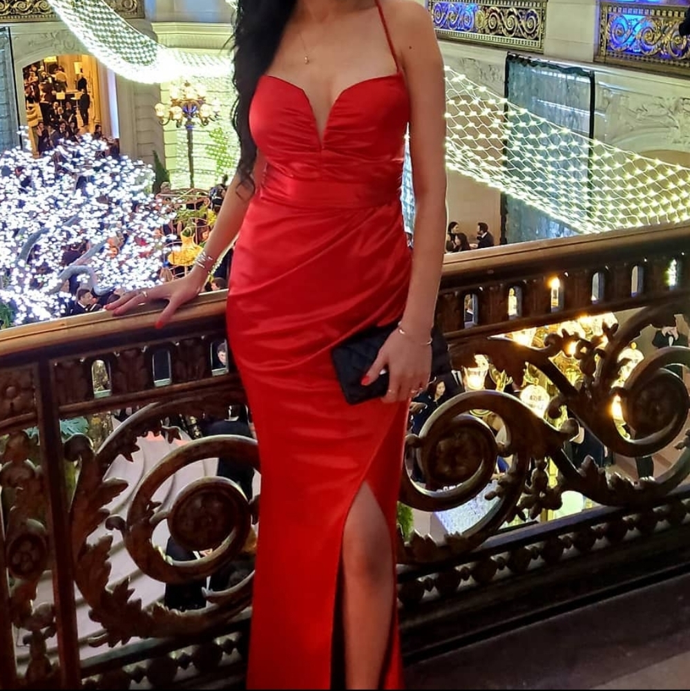 STUNNING RED GOWN